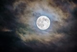Już 07.04.2020 pełnia Różowego Księżyca. Jak i gdzie ją obserwować?