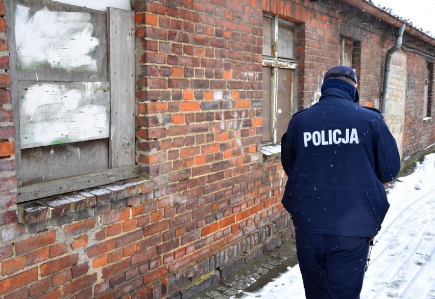 Starogard Gdański - Policjanci dbają o bezpieczeństwo dzieci podczas zimowych ferii