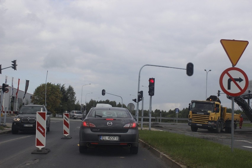 Hetmańska w Łodzi. Kierowcy ignorują źle ustawione znaki [ZDJĘCIA]