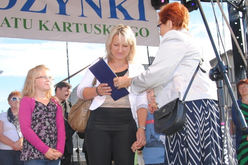 Najpiękniejsze wieńce, zagrody i wsie oraz trafnie oszacowane plony - laureaci dożynek powiatowych