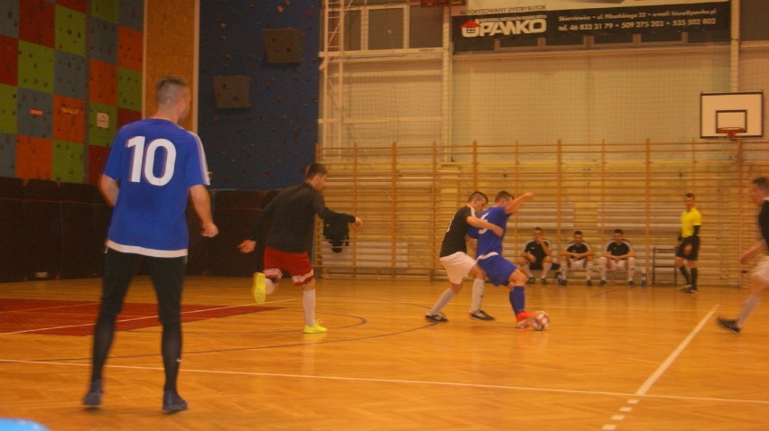 Mecz finałowy Skierniewickiej Ligi Futsalu [ZDJĘCIA + FILM]