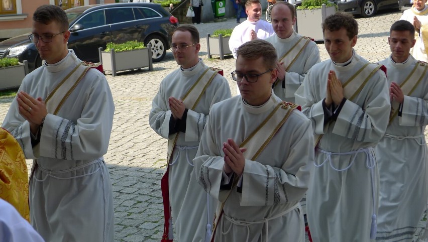 W katedrze w Bielsku-Białej wyświęcono sześciu nowych księży