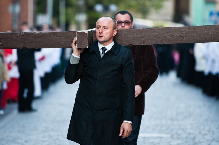Droga krzyżowa w Gnieźnie - wierni przeszli ulicami miasta