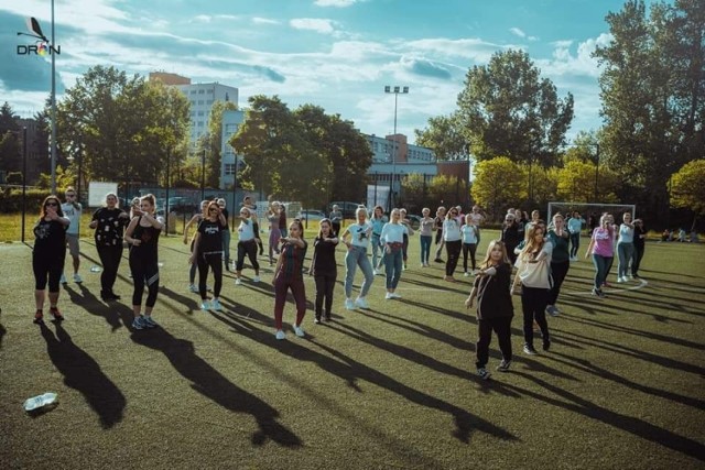 W niedzielę, 13 czerwca 2021 roku nowa grupa SolDance uczyła się nowego tańca.