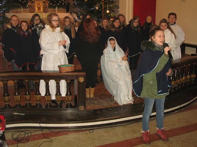 Jasełka w kościele św. Floriana w Żninie przygotowane przez uczniów Publicznego Gimnazjum w Żninie.