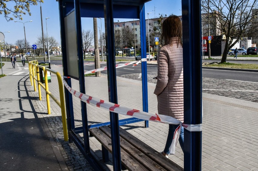 Wandale na Wyżynach w Bydgoszczy znów dali znać o sobie. Wiata rozbita w pył