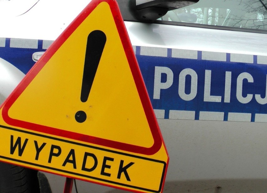 PILNE. Śmiertelny wypadek w Mikulczycach. Kierowca zginął na miejscu, pasażerowie ranni. Na miejscu służby i prokurator