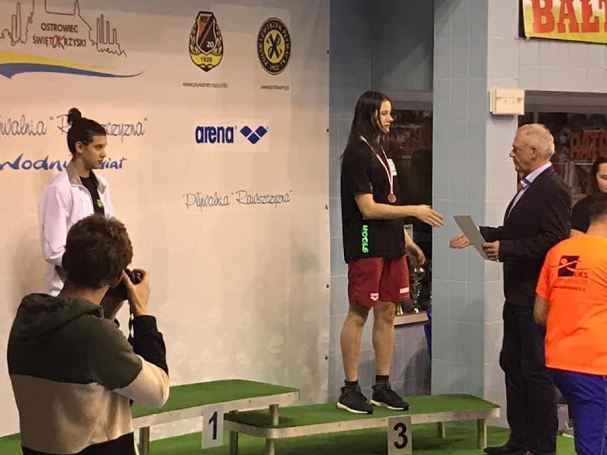 Julia Maik zdobyła drugi medal Mistrzostw Polski Juniorów 15-letnich w pływaniu ZDJĘCIA