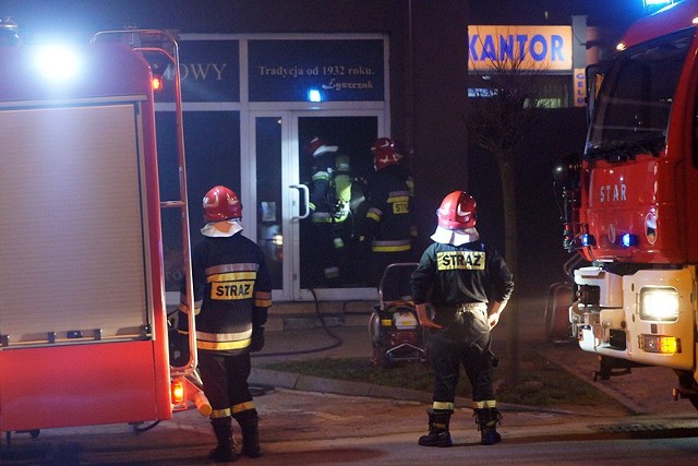 Na około 20 tysięcy złotych oszacowano wstępnie straty po pożarze jednego ze sklepów mięsnych przy ulicy Górnośląskiej w Kaliszu.

Zobacz więcej: Płonął sklep mięsny przy Górnośląskiej w Kaliszu. ZDJĘCIA
