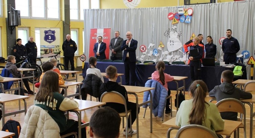 Powiatowy turniej bezpieczeństwa w ruchu drogowym w Wieluniu. Rywalizowali uczniowie 16 szkół FOTO