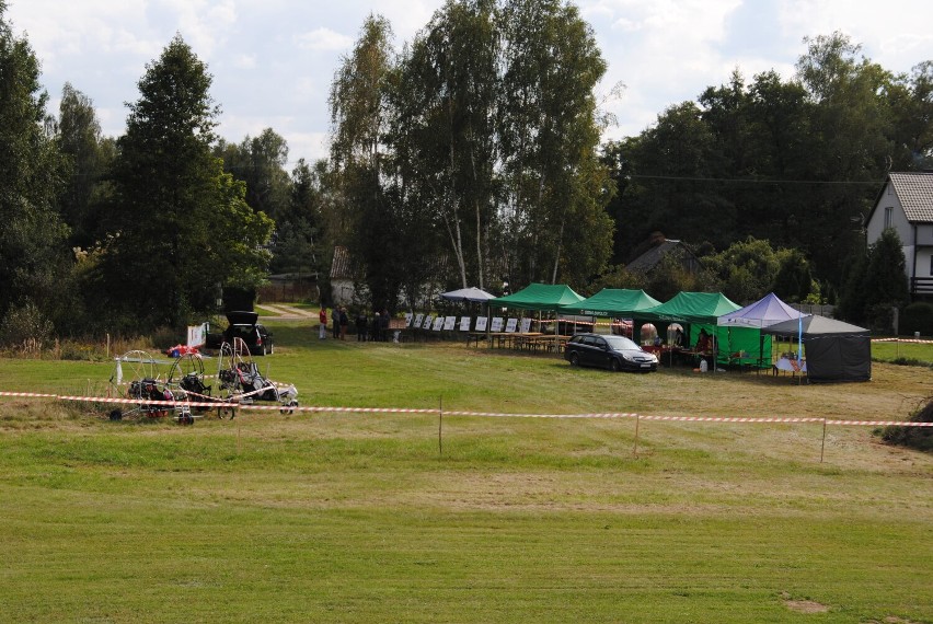 Piknik Lotniczy 2022 w Pstrokoniach. Podniebne atrakcje i...