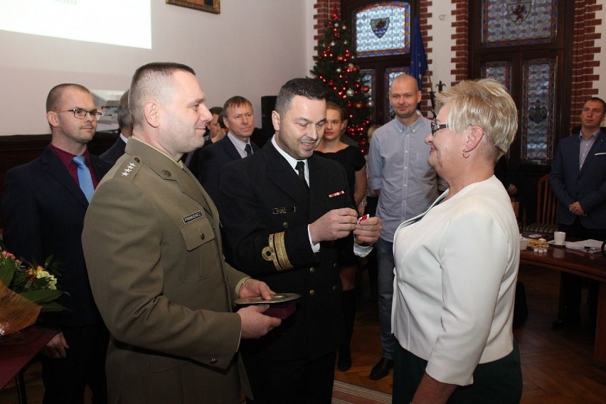 Pani Maria Zawadzka otrzymała złoty medal MON. Jej mąż i troje dzieci służy w wojsku [ZDJĘCIA]