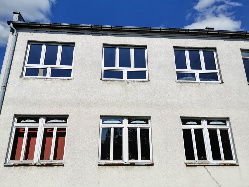 W szkole w Damasławku wymienione zostają okna 