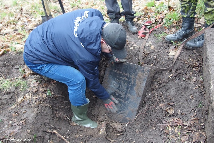 Kolejna akcja sprzątania dawnego cmentarza w nieistniejącej wsi Burzykowo