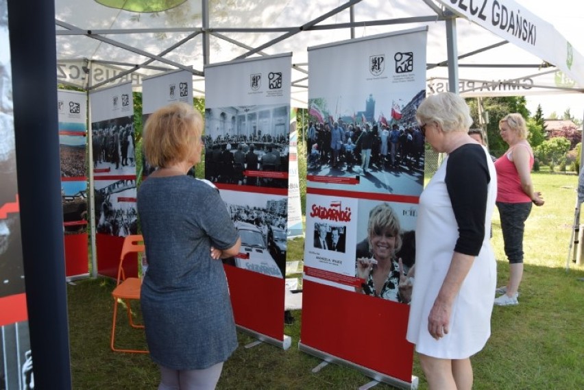 Cieplewo: Obchody 4 czerwca. Wystawę „Solidarnie ku wolności” oglądają mieszkańcy gminy Pruszcz Gdański [ZDJĘCIA]