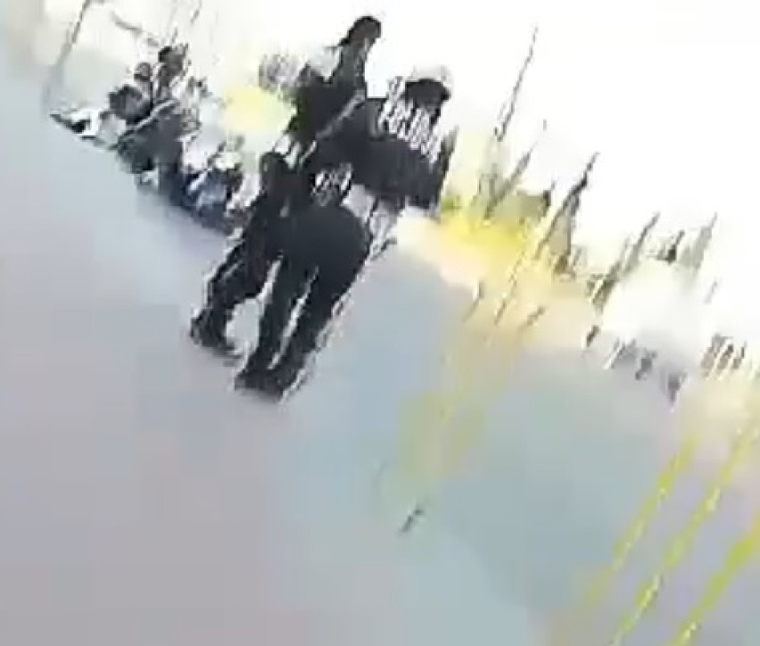 Wypadek policjanta na motocyklu na ulicy Okrzei we Włocławku [zdjęcia]