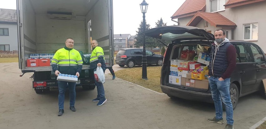 Kaliscy kierowcy ciężarówek przywieźli prezenty dla chłopaków z Domu w Broniszewicach