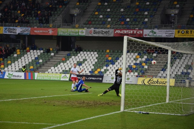 Paweł Tomczyk otworzył wynik meczu, a Podbeskidzie pokonało Puszczę Niepołomice 2-1