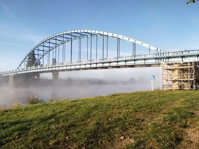 Trwa remont mostu nad Wartą w Świerkocinie. Na razie obowiązuje tu ruch wahadłowy.