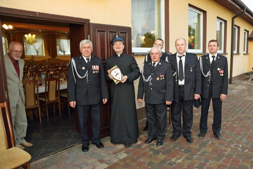 Gmina Lututów: Ksiądz został strażakiem