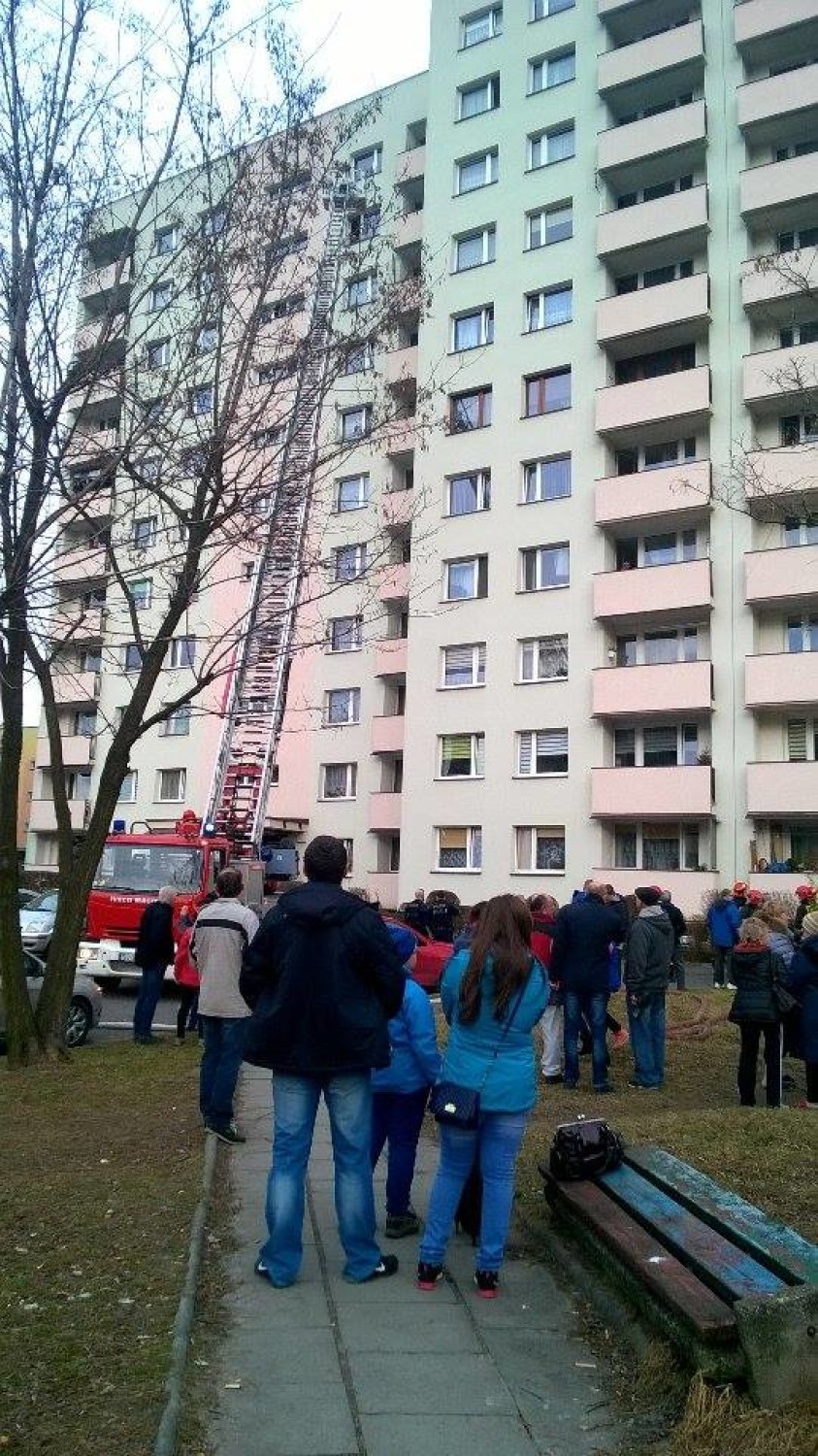Jaworzno: pożar w bloku na Podłężu. Ewakuowano mieszkańców [ZDJĘCIA]