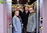 Budynek MOPS-u w Krośniewicach ma już nową windę. To duże udogodnienie dla osób niepełnosprawnych [ZDJĘCIA]
