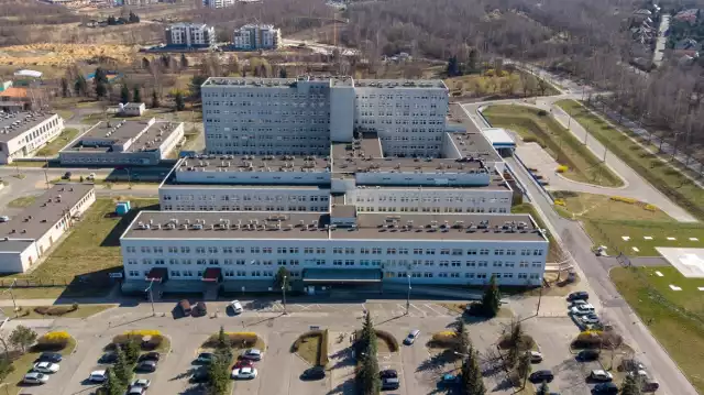 Wojewódzki Szpital Specjalistyczny z lotu ptaka Zobacz kolejne zdjęcia/plansze. Przesuwaj zdjęcia w prawo - naciśnij strzałkę lub przycisk NASTĘPNE