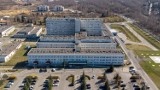 Częstochowa: W szpitalu na Parkitce zmarł pacjent z koronawirusem. 12 lekarzy i 32 pielęgniarki zostały objęte kwarantanną