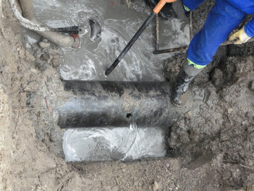 KPWiK tłumaczy awarię sieci wodociągowej w ulicy Urzędowskiej: To nie zaniedbania pracowników
