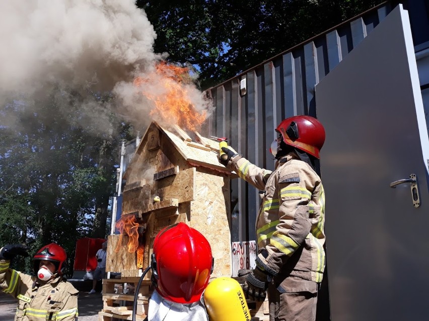 Pruszcz Gdański/Łapino: Strażacy doskonalili swoje umiejętności w gaszeniu pożarów wewnętrznych [ZDJĘCIA]