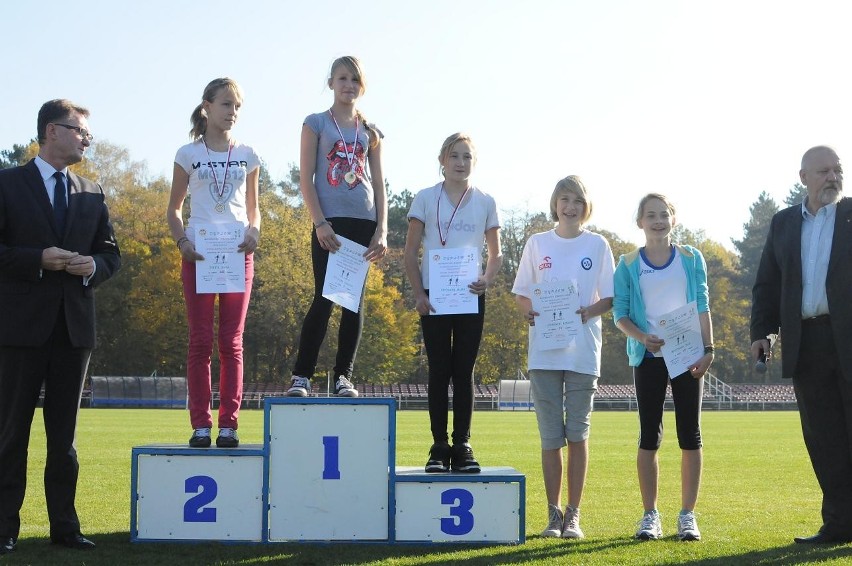 Memorial 20 Października najlepsi zawodnicy i reprezentacje szkół na podium (GALERIA)