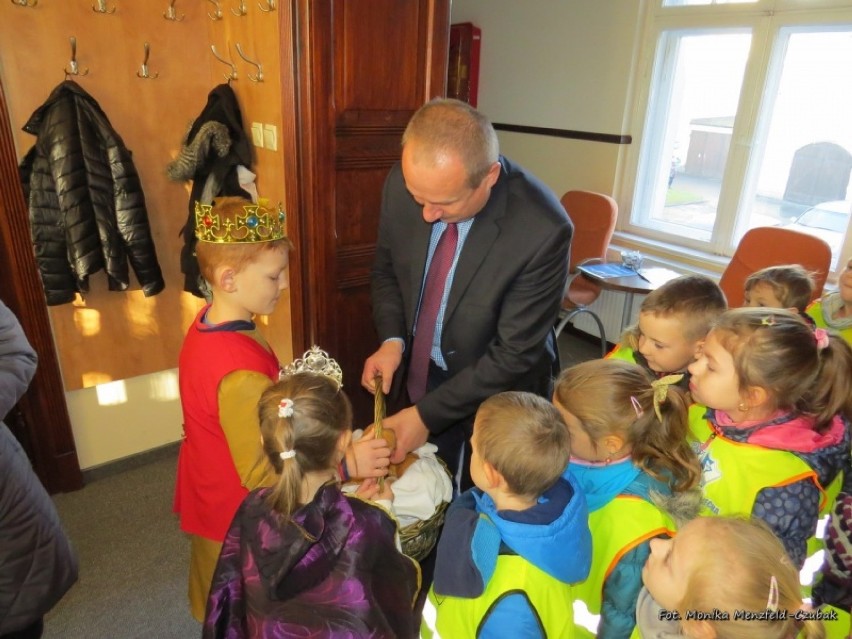 Przedszkolaki ze Słoneczka odwiedziły burmistrza [ZDJĘCIA]