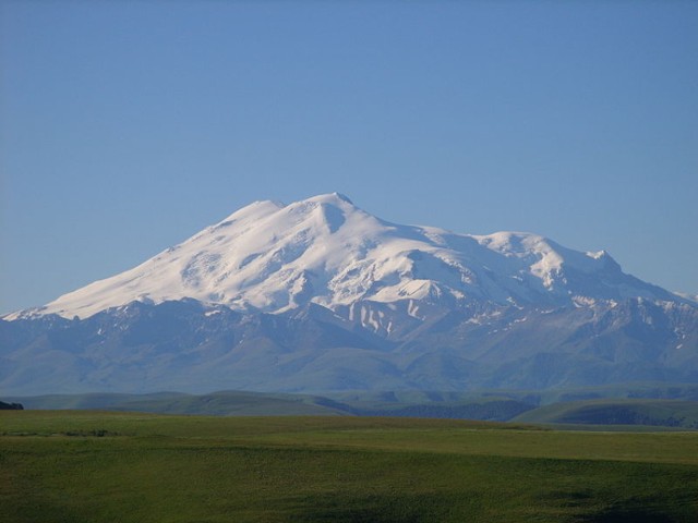 Elbrus to najwyższy szczyt Kaukazu.