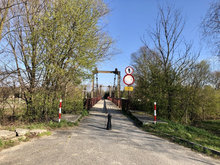 Most na ul. Drzymały w Krośnie będzie zamknięty przez trzy miesiące. Rozpoczyna się remont. Stan kładki był fatalny [ZDJĘCIA]