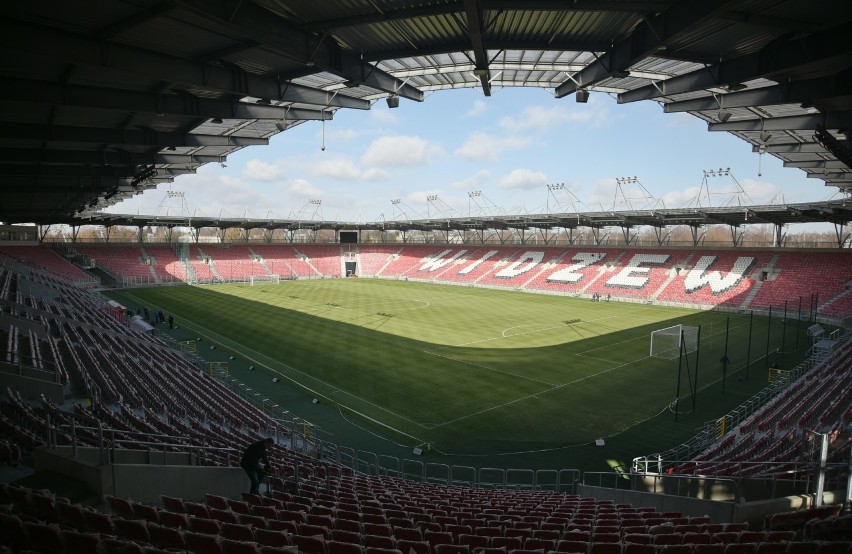 Stadion Widzewa Łódź. Testowali murawę przed meczem otwarcia [FOTO]