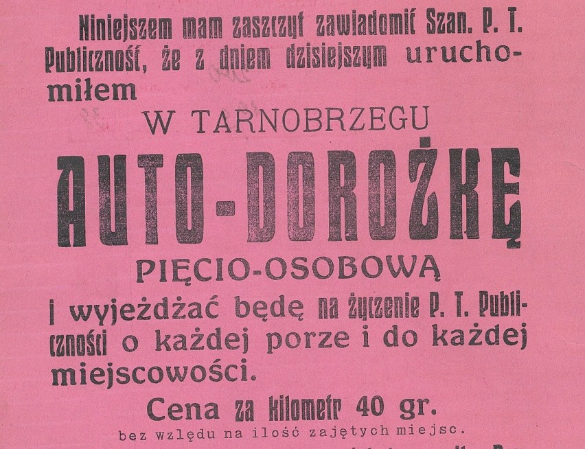 Z pośrednictwem afiszy naklejanych na słupach ogłoszeniowych...