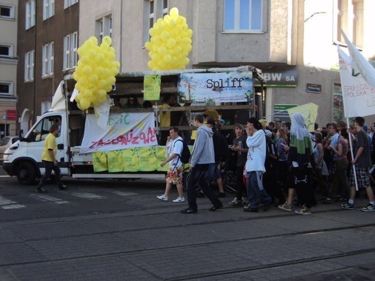Marsz Wyzwolenia Konopi na ulicach Poznania [ZDJĘCIA, WIDEO]
