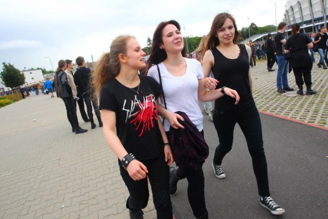 Koncert Iron Maiden w Poznaniu: Fani przed stadionem
