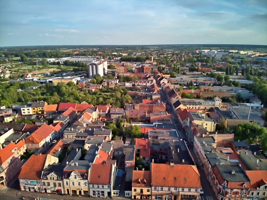 Pleszew. Zielony Pleszew zachwyca wiosną. Miasto z lotu...