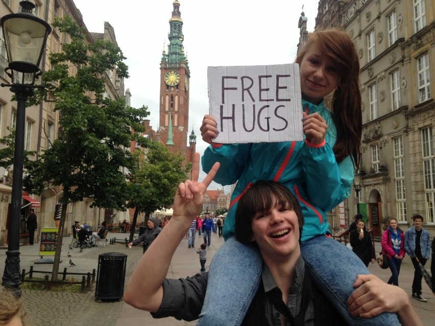 Gdańsk: Światowy Dzień Przytulania 2015. Dostaliście "free huga"? [ZDJECIA, WIDEO]