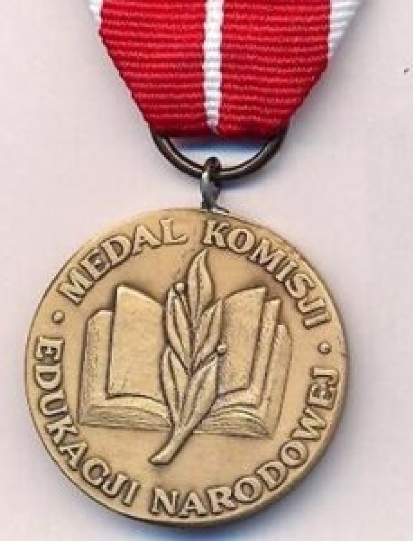 Medale i odznaczenia dla nauczycieli i pracowników gminy Przemęt