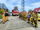 Kilka jednostek straży pożarnej w zakładzie produkcyjnym Stolmach