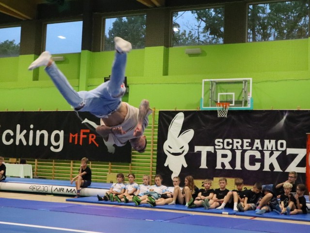 W Krakowie odbyły się jedne z największych zawodów trickingowych (sport łączący ze sobą sztuki walki, gimnastykę i breakdance – przyp. red.) w naszym kraju organizowane dla dzieci i młodzieży w ramach obchodów 120-lecia Szkoły Podstawowej nr 40. Mowa o Grand Prix Polski w trickingu