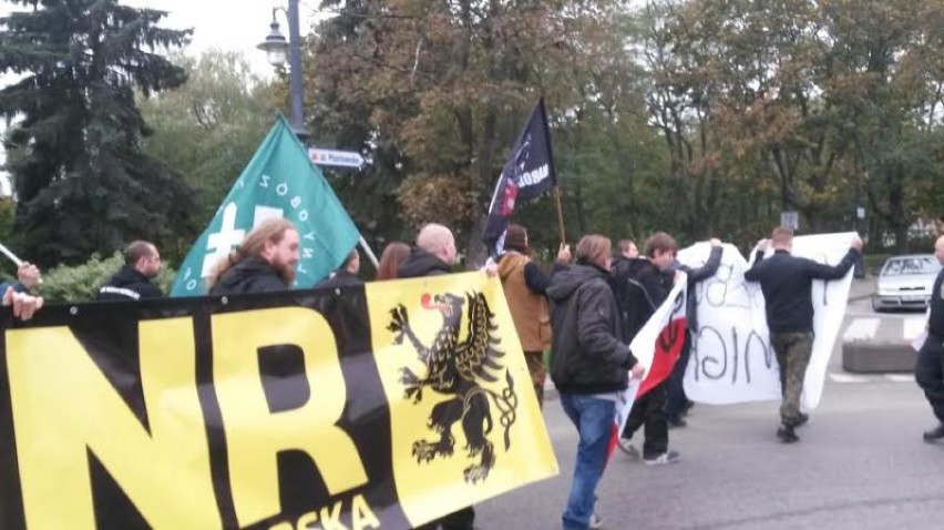 Marsz przeciwko imigrantom w Malborku [ZDJĘCIA]. Protestowali narodowcy 