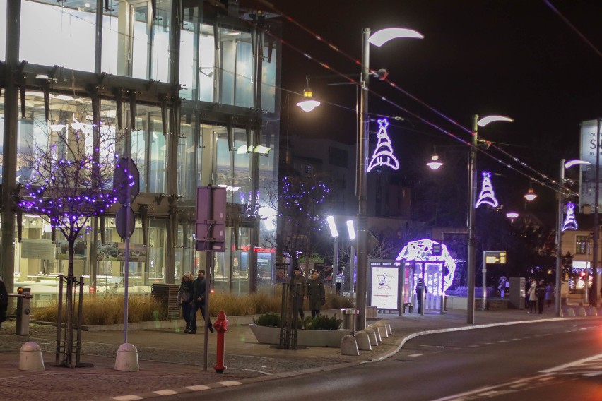 Można już podziwiać świąteczne ozdoby na ulicach Gdyni....