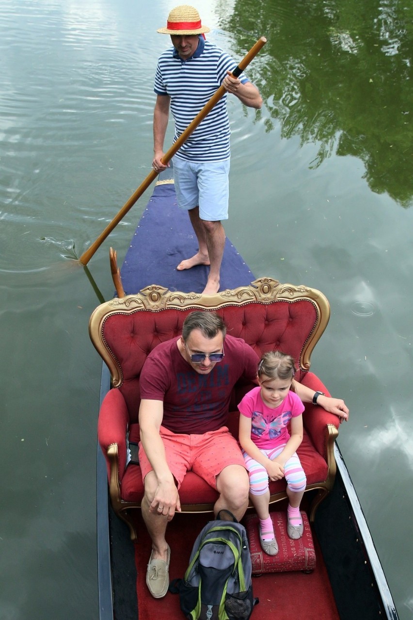 W Zamościu można poczuć się jak w Wenecji! W parku miejskim pojawiła się gondola