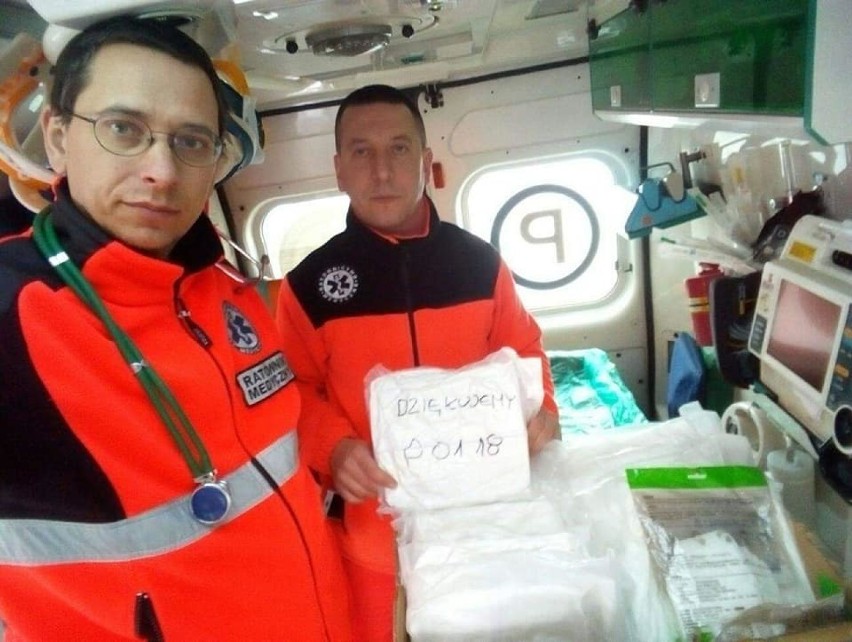 Grupa wolontariuszy z Rogoźna wspiera pogotowie ratunkowe