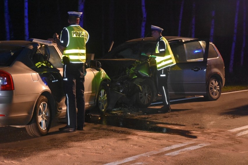 Wypadek na drodze Prochowice - Lubin, cztery osoby ranne! [ZDJĘCIA]