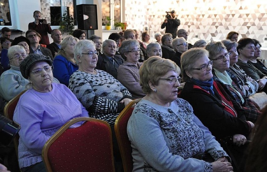 Świętochłowice: Otwarcie Salonu Literacko-Muzycznego w MBP