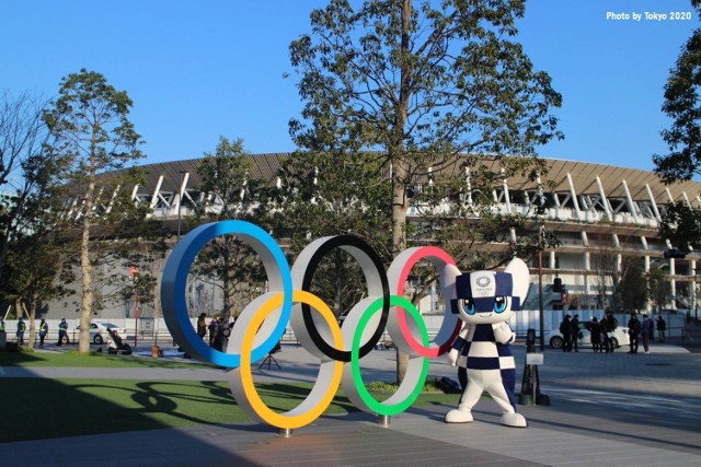 Za nami wyjątkowy rok. Również w sporcie. Pandemia koronawirusa sprawiła, że przełożone zostały dwie wielkie imprezy – Igrzyska Olimpijskie w Tokio i piłkarskie mistrzostwa Europy. Mnóstwo zawodów odbyło się bez udziału kibiców.